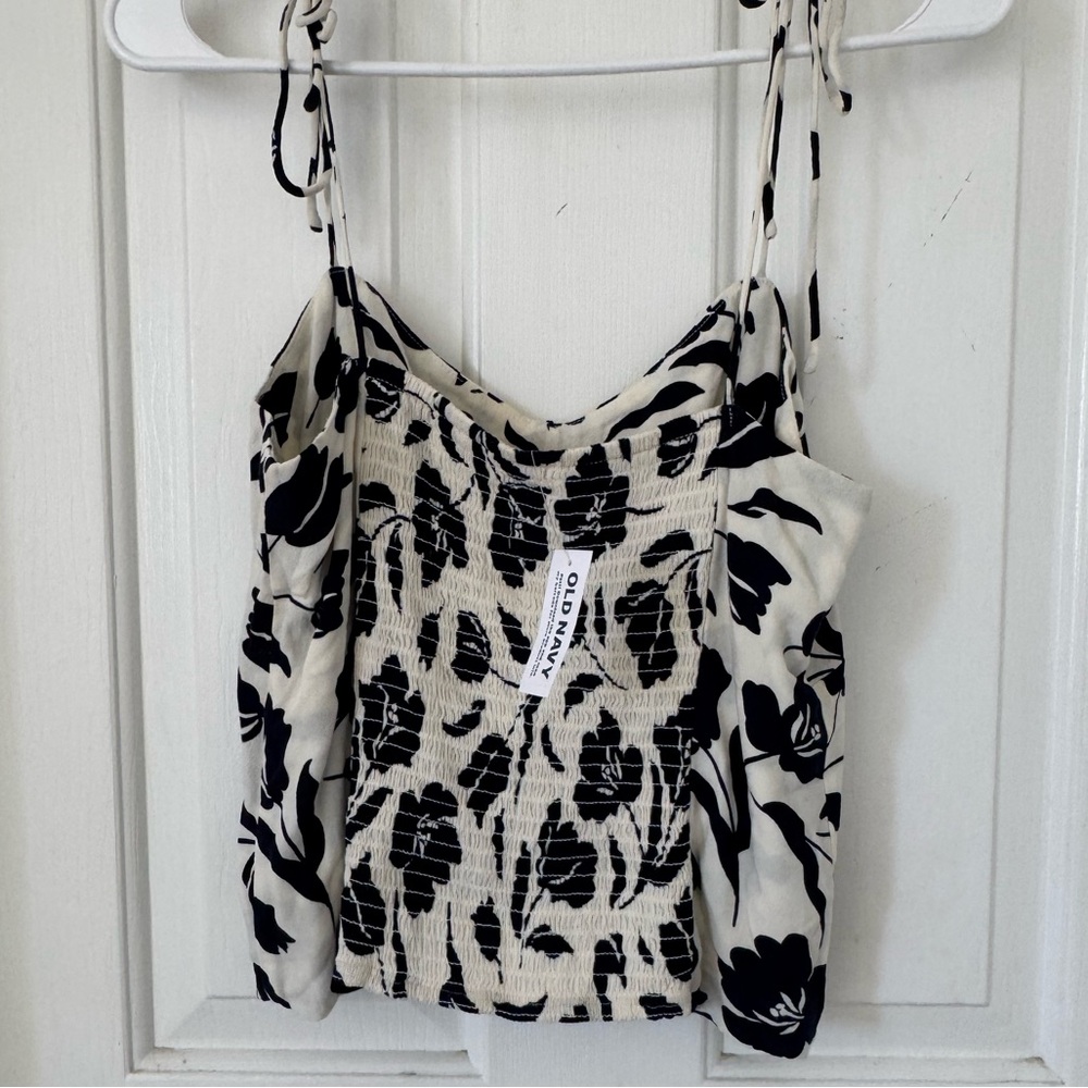 Old Navy Floral Smocked Tie Strap Top – Medium – NWT